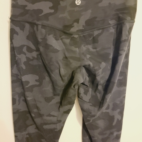Lululemon | Women's Wunder Under High-Rise 25" Camo Tight Leggings (Size 6) - Picture 10 of 13